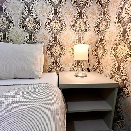 Chic Old Town Escape With Modern Comforts ブカレスト