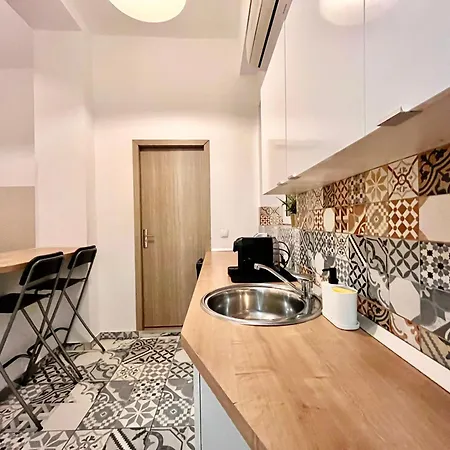 Chic Old Town Escape With Modern Comforts アパート *