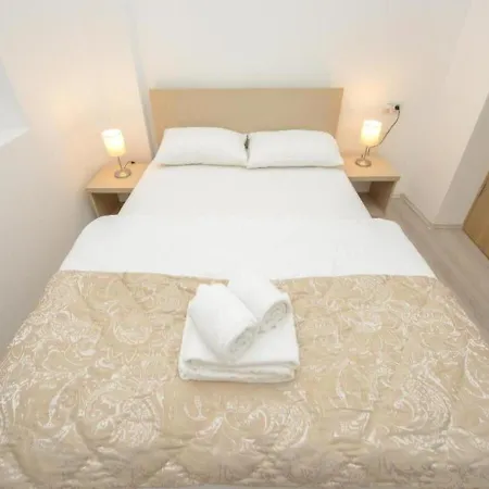 Chic Old Town Escape With Modern Comforts アパート ブカレスト