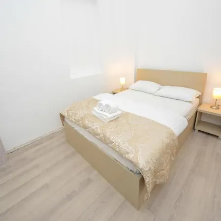 Chic Old Town Escape With Modern Comforts ブカレスト