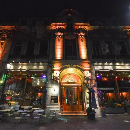 アパート Chic Old Town Escape With Modern Comforts *